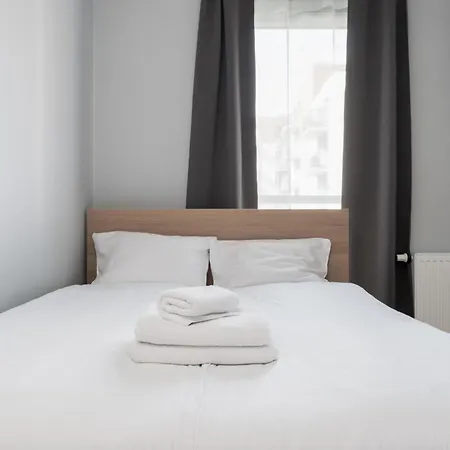 Wroclawska Homely By Bookinghost アパート